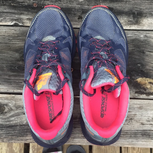 Women’s New Balance sneakers! - Picture 4 of 6